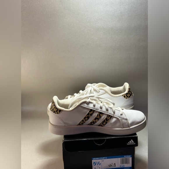 Adidas Grand Court K Shoes White Leopard / Leopard Girl's Sneakers - Picture 7 of 8